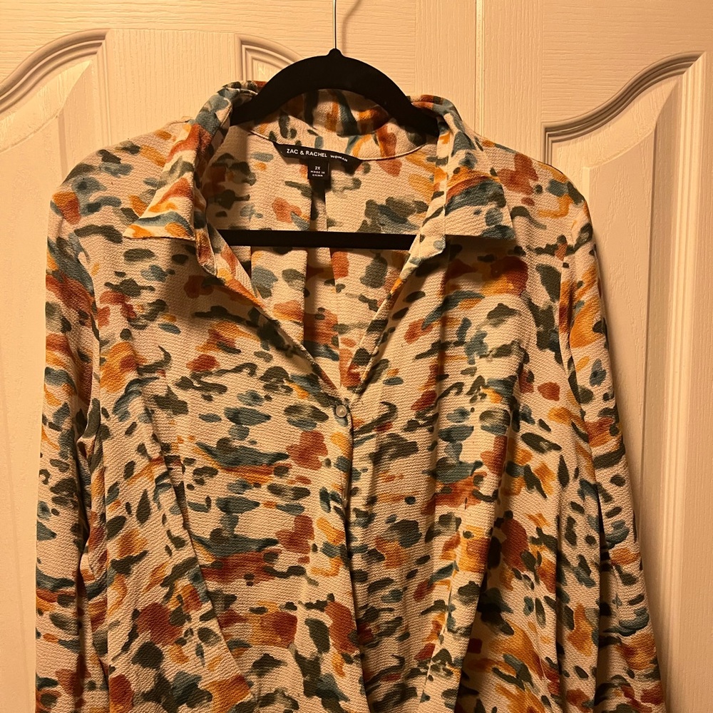Used women 2x shirt; multi color; cute blouse